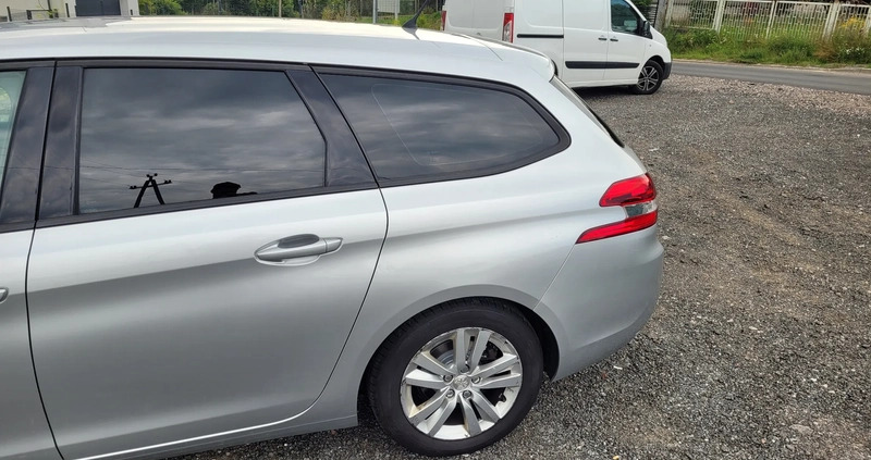 Peugeot 308 cena 38900 przebieg: 143050, rok produkcji 2017 z Gdynia małe 121